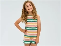 Pige klædt i multi stribet stroptop fra The New Ohara TN6294 muti striped